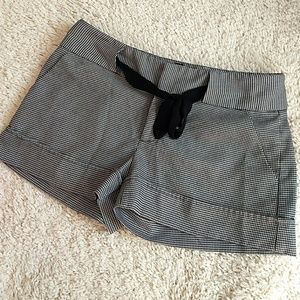 🌶️EUC Houndstooth Pattern Shorts
